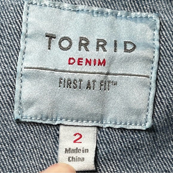 Torrid Medium-Wash Heart Arrows Denim Trucker Jacket SIZE 2 Sold Out Online - Picture 14 of 14